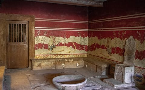 Private Tour of Knossos Palace and Zeus Cave in Heraklion