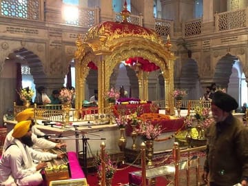 5-Hour Private Guided Cultural Tour of Delhi with Transport