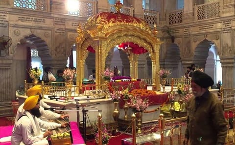 5-Hour Private Guided Cultural Tour of Delhi with Transport
