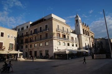 Walking Tour of Bari's Old Town and Coastal Promenade