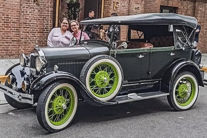 Buenos Aires tour in a luxury Vintage car with dinner and show in Rojo Tango photo 2