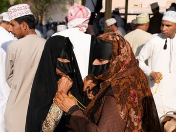 3-Day Cultural and Adventure Tour in Oman: Al Hadd, Ibra, Muscat