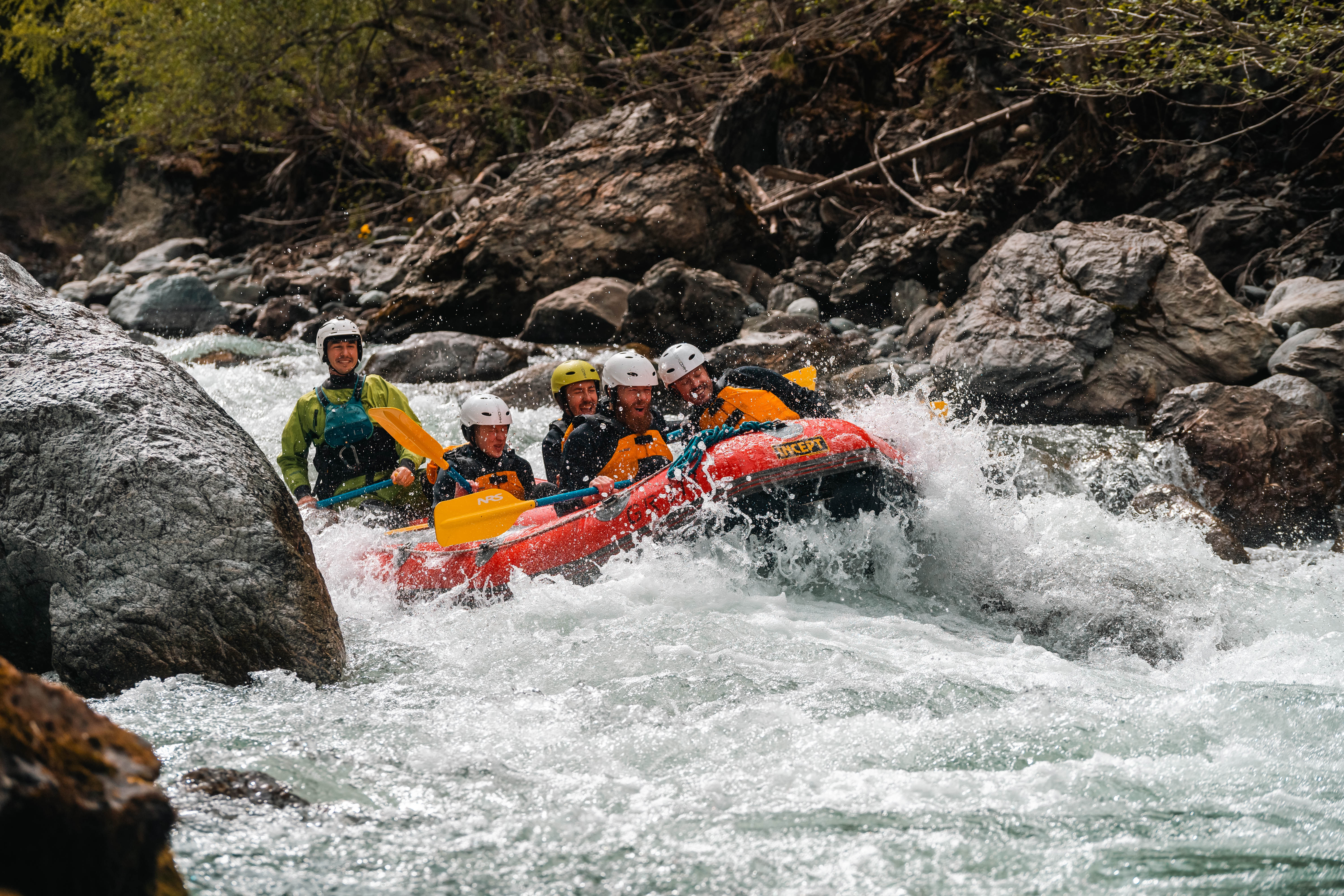 Rafting Switzerland - Whitewater Action - Rafting.ch