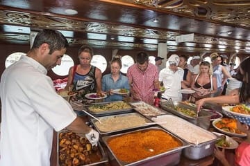 Alanya Pirate Boat Tour with Lunch, Soft Drinks & Transfer