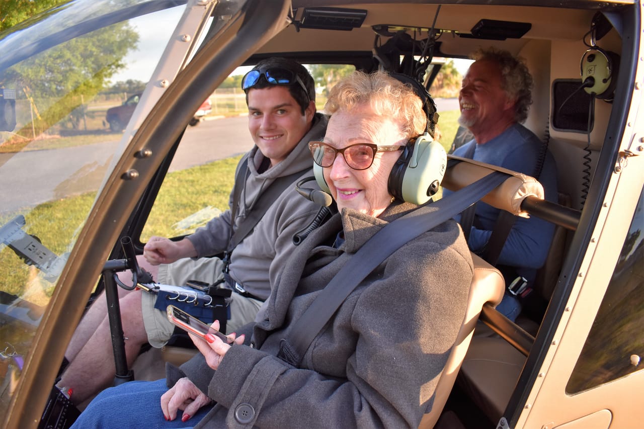 Day Flight 16 Miles Helicopter Tour over Fun Spot 7