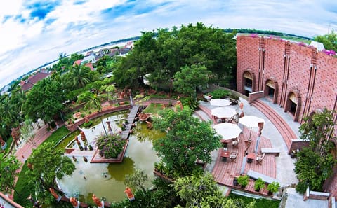 Full-Day Historical and Scenic Tour to Phong Nha Cave from Hue