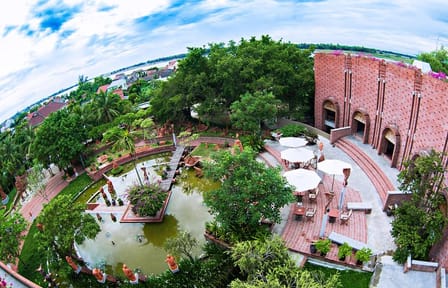 Full-Day Historical and Scenic Tour to Phong Nha Cave from Hue