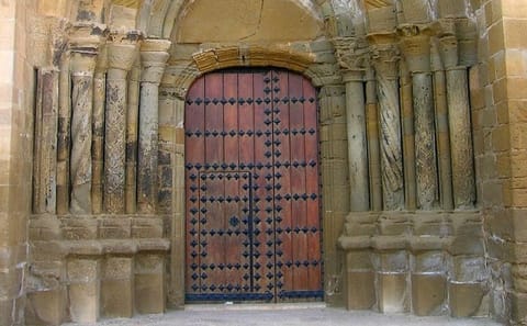 Zaragoza Heritage Tour: Explore Cathedrals and Landmarks