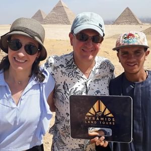 Giza Pyramids and Sphinx: Guided Day Tour from Cairo