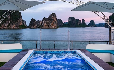 Halong Bay Day Tour with 5-Star Cruise and Caves Exploration