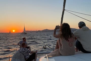 Santorini Sunset Cruise with Dinner and Scenic Stops
