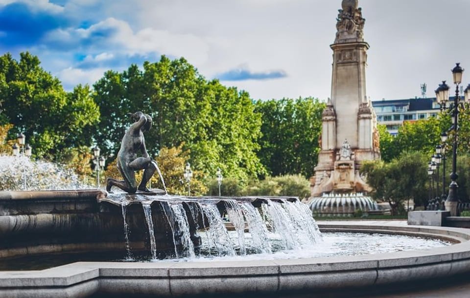 Cultural Walking Tour of Historic Landmarks in Madrid