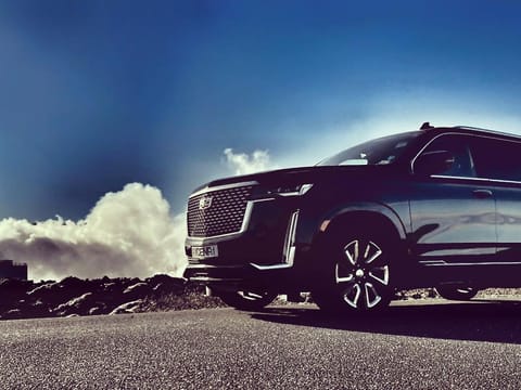 Private Transfer: Keflavik Airport → Reykjavík Cadillac Escalade ESV 600 (SUV 5 Pax), photo 2