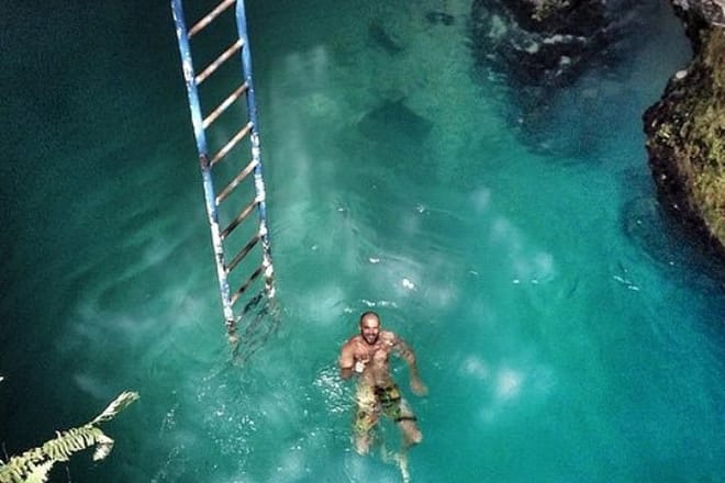 Blue Hole Mineral Spring and Rick's Cafe Sunset Tour 4