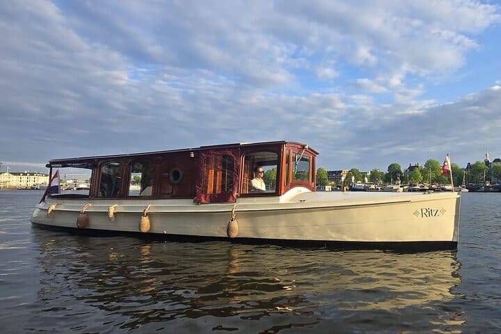 2 hours Private Boat Tour in Amsterdam with welcome drink