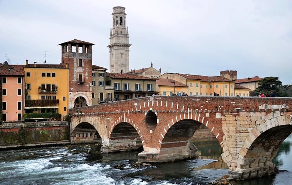 Private Guided Walking Tour of Historic Verona