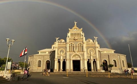 Irazu Volcano and Basilica of the Angels Half-Day Tour