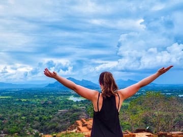 Private 2-Day Tour of Kandy, Nuwara Eliya, and Hingula