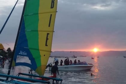 Par-05 : Sail on a Catamaran – Discover Paracas Bay