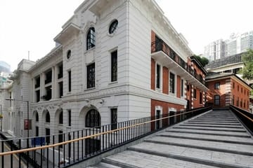 Hong Kong Highlights Tour with Peak Tram and Dim Sum Tasting