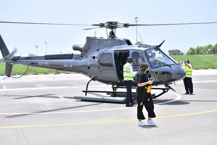 Dubai Helicopter Tour: Experience Dubai’s Iconic Landmarks 9