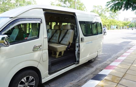 Bangkok Airport Transfer and Chao Phraya Dinner Cruise