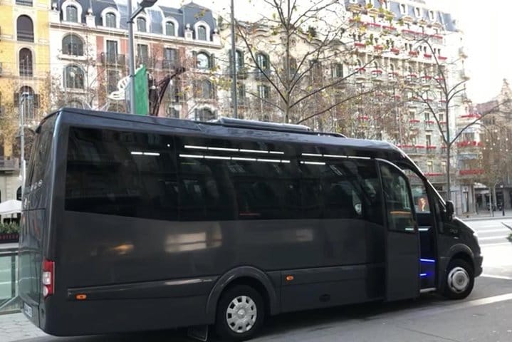Private Transfer from Barcelona city to Harbor up to 15 people 4