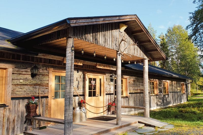 Isokenkäisten Klubi, main building