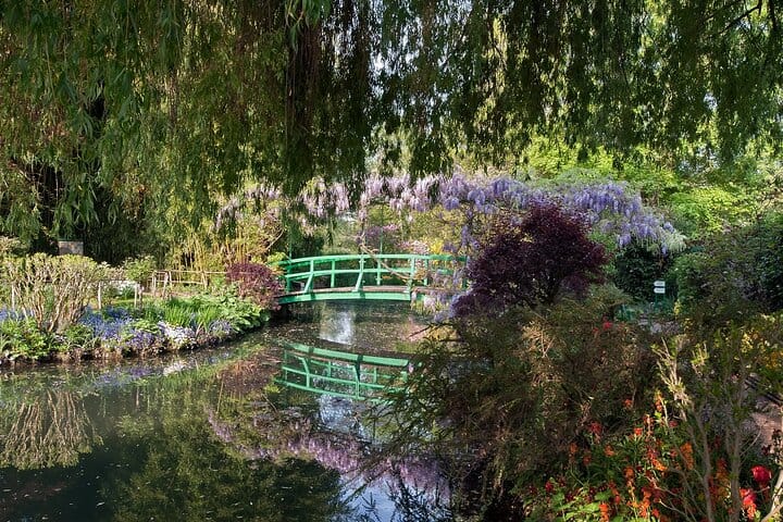Audio Tour in Giverny and Versailles with Pick up and Drop off  4