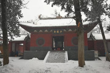 Day Trip from Xi'an to Luoyang: Longmen Grottoes & Shaolin Temple