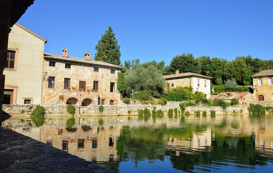 Walking Tour of Medieval Streets and Gardens in San Quirico d'Orcia
