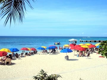 Doctors Cave Beach