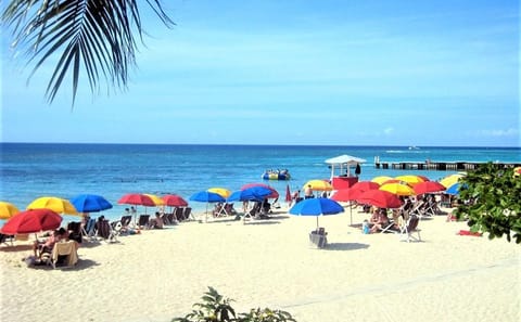 Montego Bay City Tour with Doctor's Cave Beach Visit