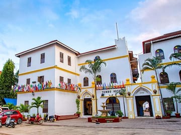 Zanzibar: 8 Days Combining Historic Stone Town and the White-Sandy Beaches of Nungwi