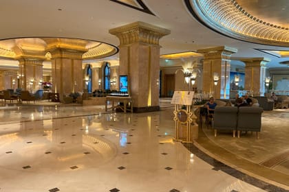 From Dubai: Rent a Guide for a Full Day Out in Abu Dhabi