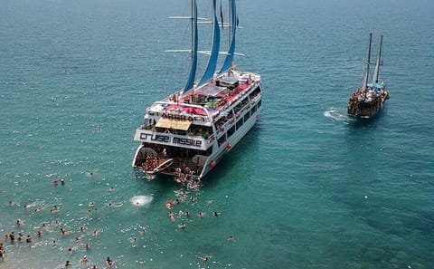 Alanya All-Inclusive Yacht Tour with Hotel Transfers