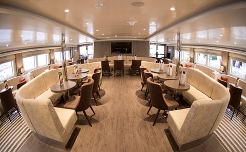 VIP Day Cruise from Athens to Hydra, Poros, and Aegina
