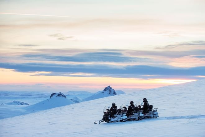  Pearl Tour - Golden Circle Super Jeep Tour & Snowmobiling