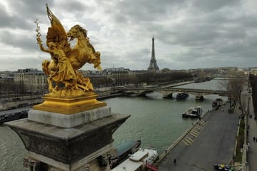 Photography Tour at Alexander III Bridge in Paris