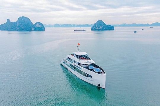 Hanoi: Scenic Ha Long Bay Escape with Symphony Luxury Cruise