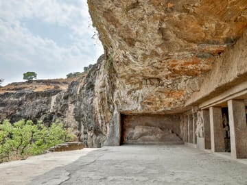 Cultural Tour of Mumbai to Hyderabad: Caves and Temples