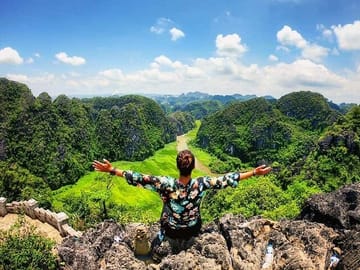 1 Day Luxury Tour to Ninh Binh: Bai Dinh Trang An Mua Cave