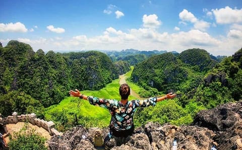 Luxury Day Tour of Ninh Binh: Bai Dinh and Trang An Grottoes