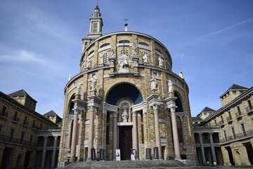 Cimadevilla Walking Tour: Art and History in Gijón