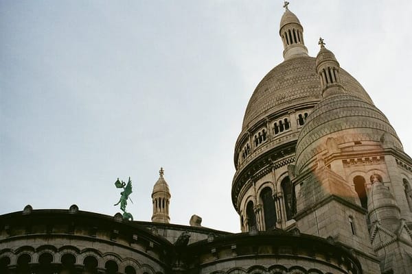CDG pickup and 6 hours Private Tour of Marais & Montmartre 