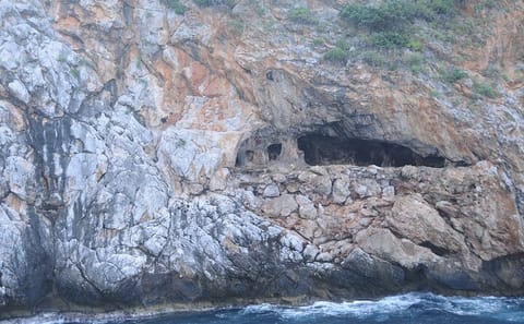 Alanya Boat Tour with Lunch and Drinks Along the Coast