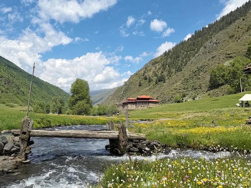 Chengdu: Jiaer Tibetan Valley & Streams Day Trip