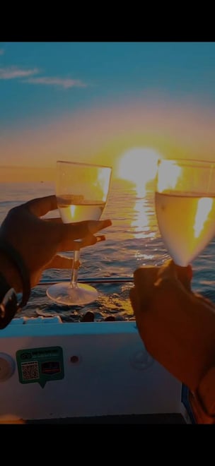 CAPE TOWN :1.5 HOUR LUXURY SUNSET CRUISE WITH PROSECCO - Photo 8