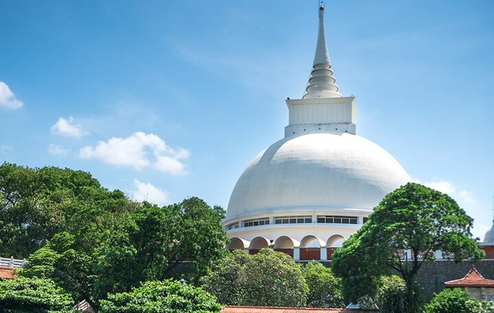 Kalutara Temple, Lunuganga Tour From Bentota