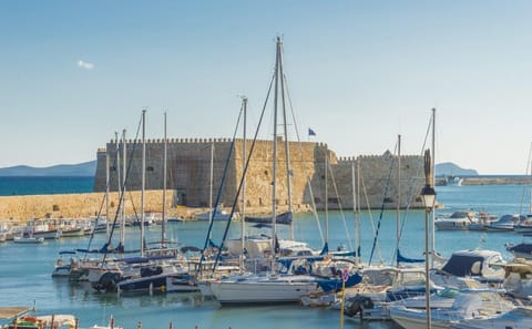 Island Hopping Tour of Mykonos, Santorini, and Crete
